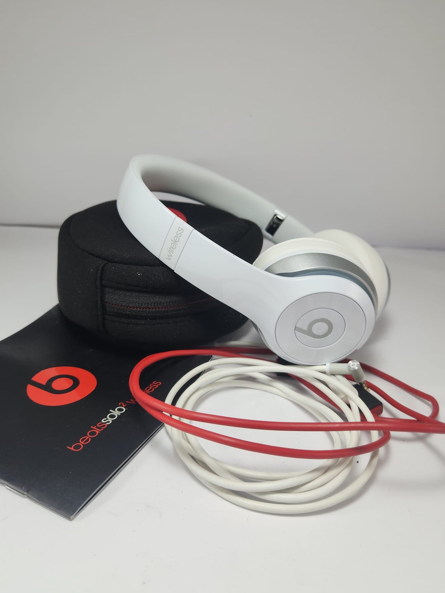 Beats Solo Wireless – Audífonos On-Ear Blancos