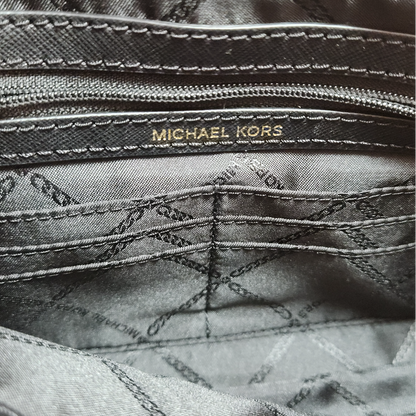 Bolsa Cruzada Michael Kors de Piel Texturizada Negra